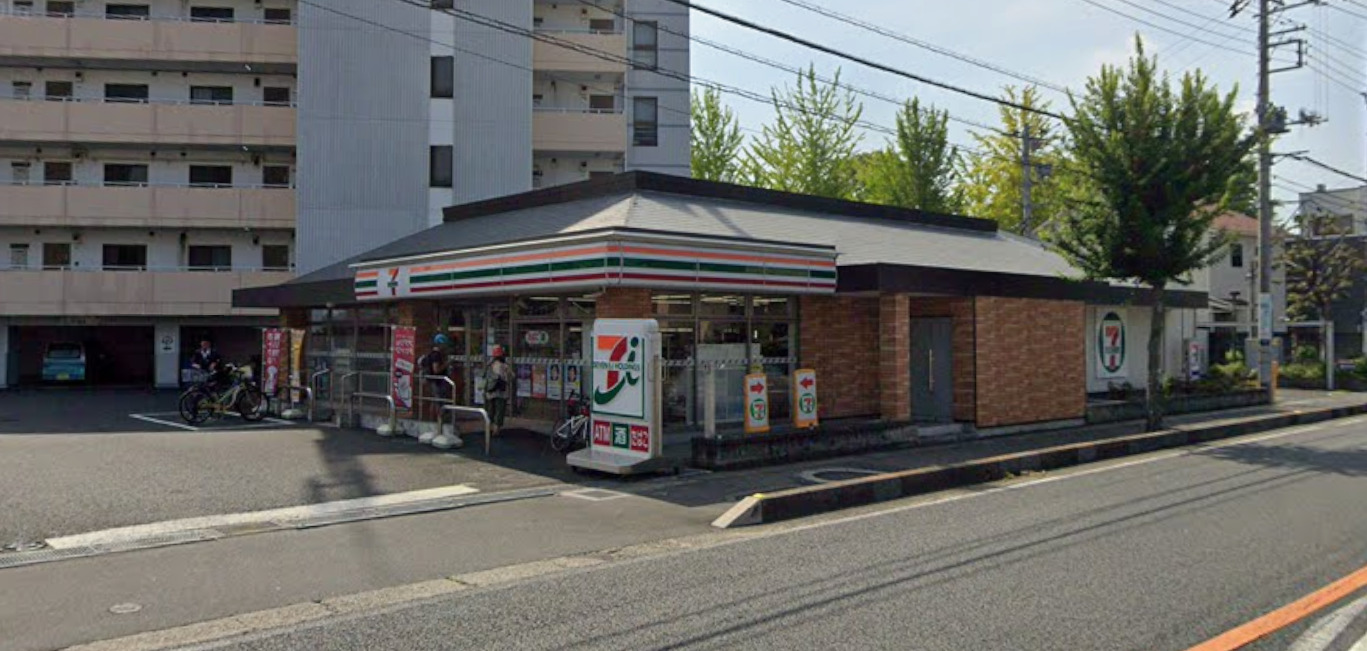コンビニ　セブンイレブン越谷瓦曽根店（コンビニ）まで289m