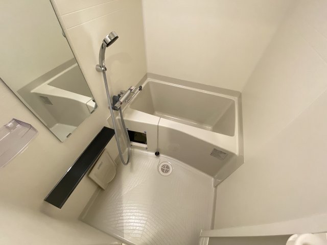 バス・シャワールーム　コンパクトで使いやすいお風呂です