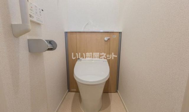 小田急小田原線 愛甲石田駅 徒歩21分 3階建 築6年のトイレ写真