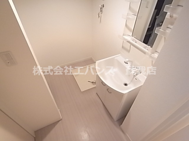 洗面設備　明るい洗面所です