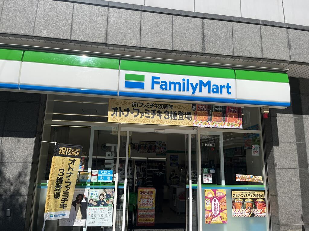 コンビニ　ファミリーマート谷町千日前通店（コンビニ）まで223m
