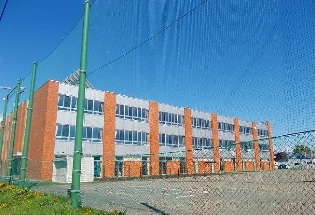 小学校　岩見沢市立岩見沢小学校（小学校）まで430m