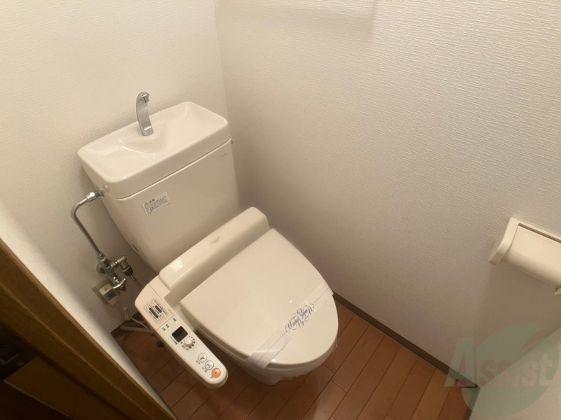 トイレ　ウォシュレット機能がついたトイレ。安心して使用できますね。