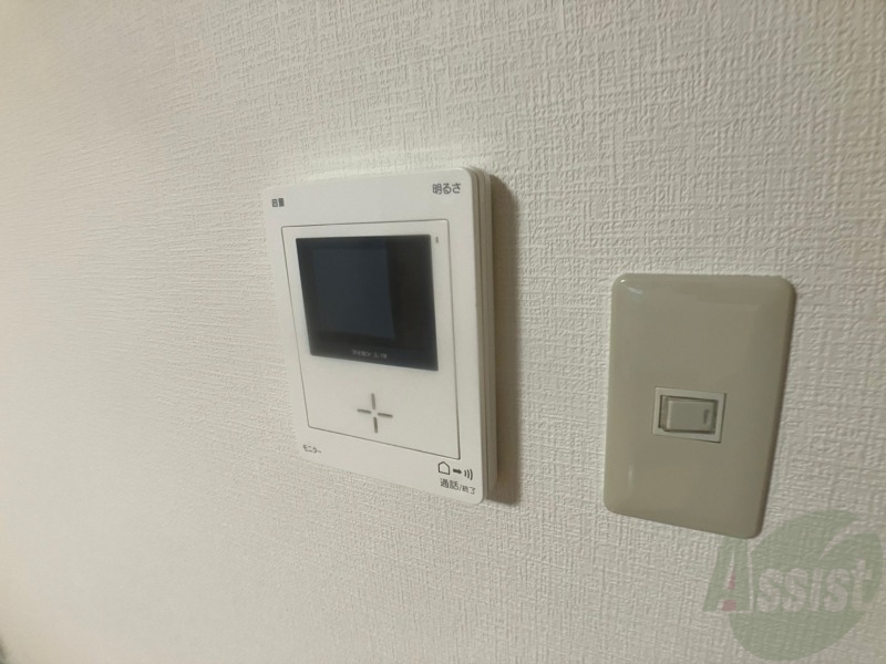 セキュリティ　モニター付きインターホンです。来客時も安心ですね。