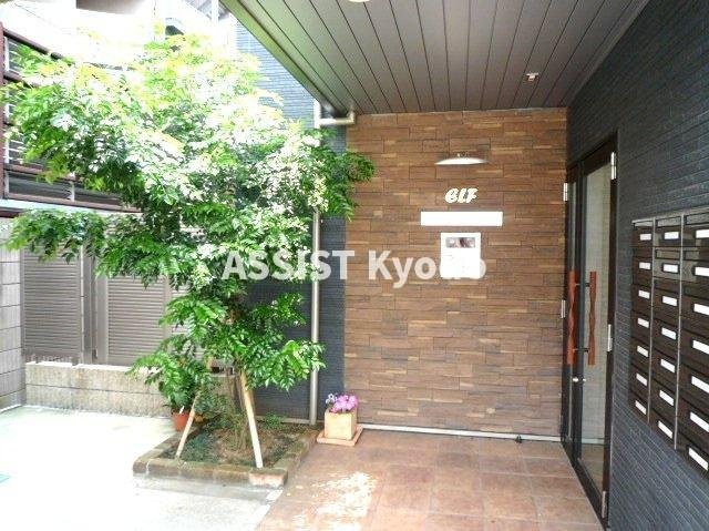 東急田園都市線 駒沢大学駅 徒歩1分 3階建 築20年の外観写真
