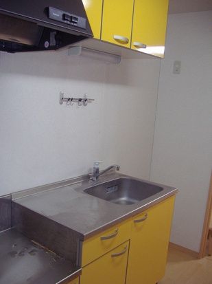 東急田園都市線 駒沢大学駅 徒歩1分 3階建 築20年のキッチン写真