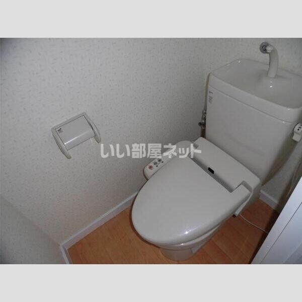 ＪＲ両毛線 新前橋駅 徒歩24分 3階建 築44年のトイレ写真