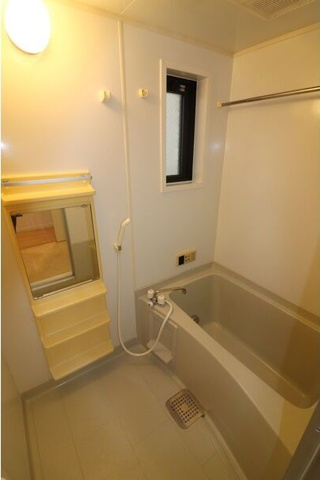 バス・シャワールーム　※写真は同じマンションの違う部屋のものになります。