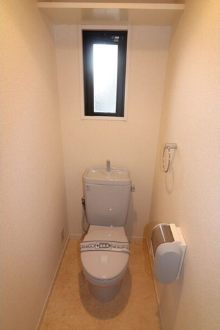 トイレ　※写真は同じマンションの違う部屋のものになります。