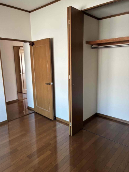 その他部屋・スペース　開放的な寝室です