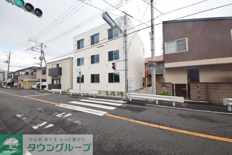 建物外観　駐車場