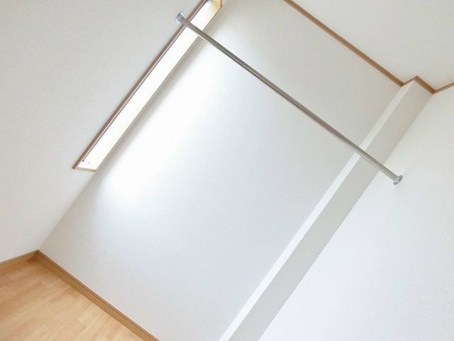 収納　２Fのサービスルーム。収納スペースとしてもお使いいただけます