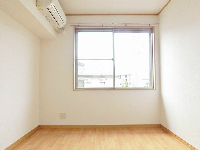 その他　明るい窓が好印象なDK。1階にベランダがないことで防犯性アッ