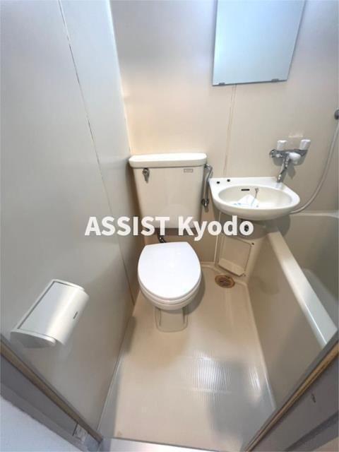 小田急線 経堂駅 徒歩6分 5階建 築42年のトイレ写真