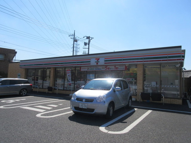 コンビニ　セブンイレブン鳩ケ谷里店（コンビニ）まで230m