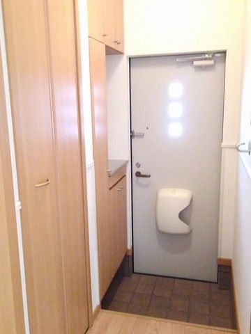 グランツ生駒IIの玄関写真