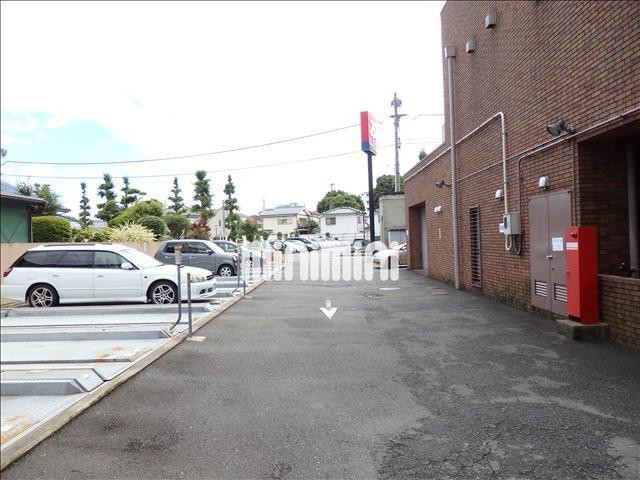 その他　敷地内駐車場完備