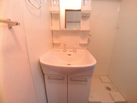 洗面設備　独立洗面台です。（同建物別室の画像です）