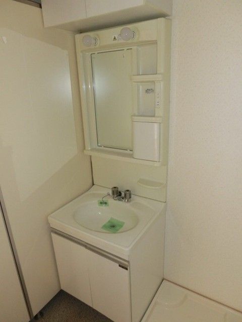 洗面設備　忙しい朝には欠かせません。