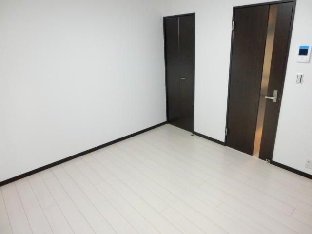 居室・リビング　白を基調としたお部屋です
