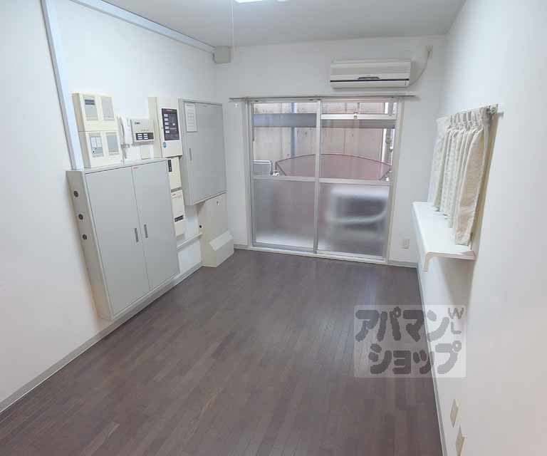 居室・リビング　元々管理人室