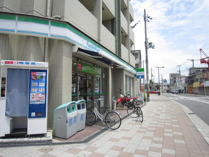 コンビニ　ファミリーマート（コンビニ）まで246m
