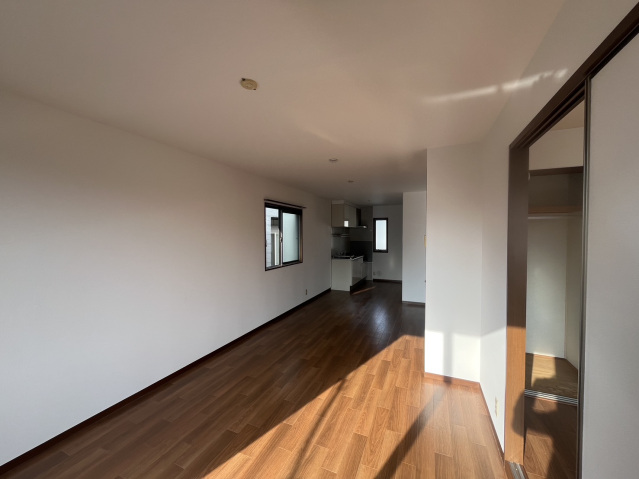 居室・リビング　写真は別のお部屋です。（現況を優先してください）