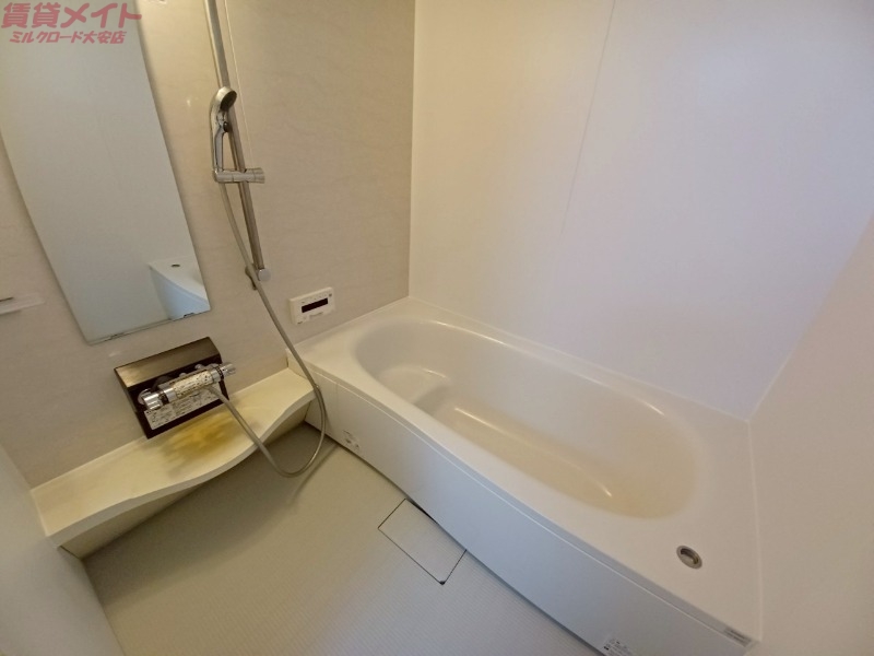 バス・シャワールーム　別部屋反転画像参考
