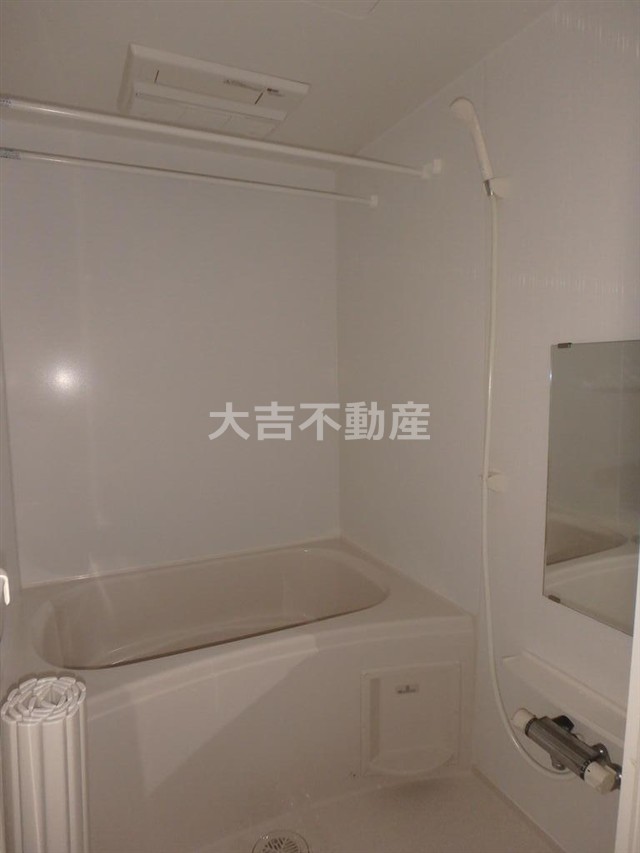 バス・シャワールーム　※別部屋の写真です