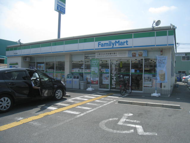 コンビニ　ファミリーマート門真江端東店（コンビニ）まで581m