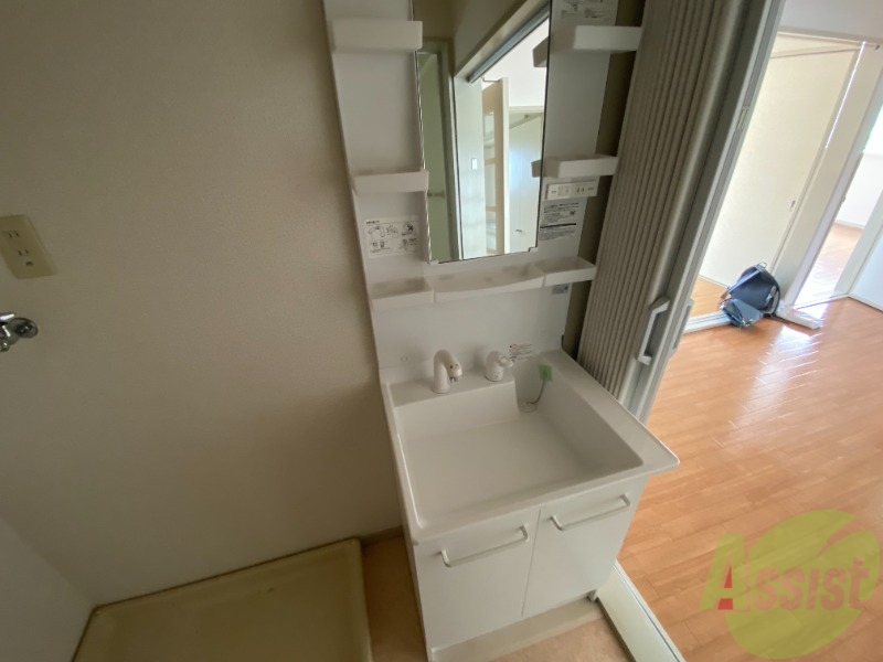 洗面設備　シャンプードレッサーなので身支度しやすそうですね。