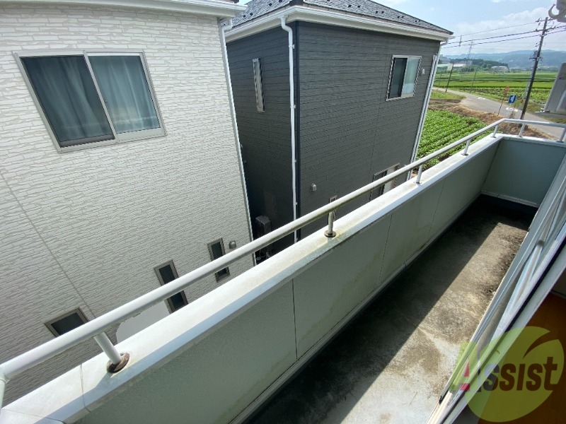 バルコニー　バルコニーは南向きです。暖かい日差しが望めそうですね。