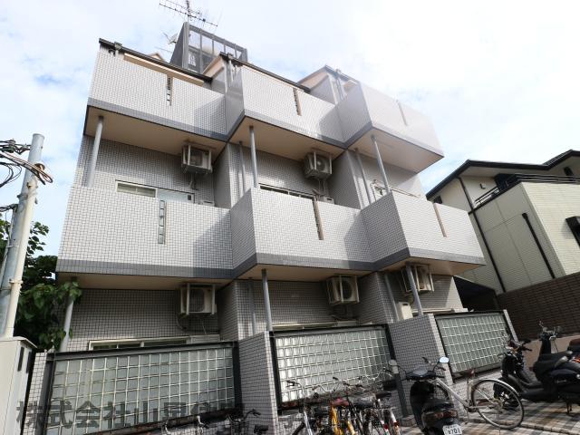 奈良市富雄元町のマンションの建物外観