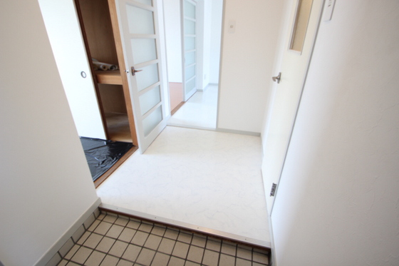 玄関　※別号室の写真です