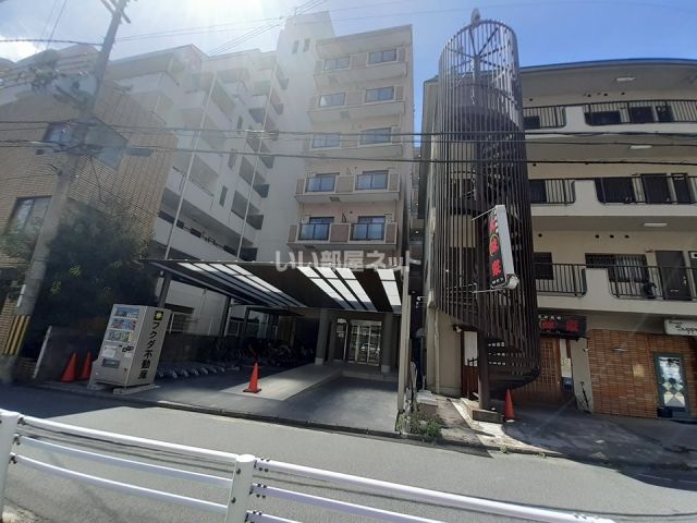 奈良市大宮町のマンションの建物外観