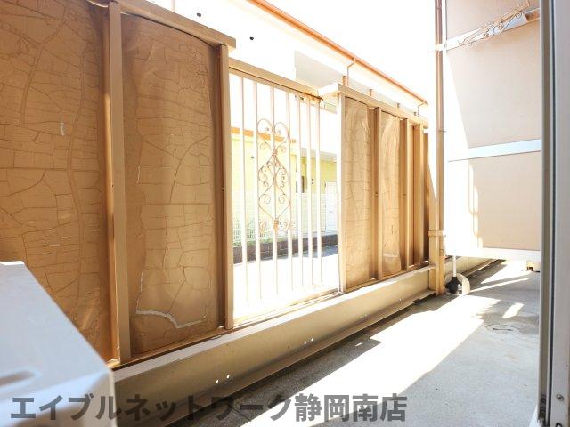 バルコニー　開放的で明るい空間を演出してくれるバルコニーです