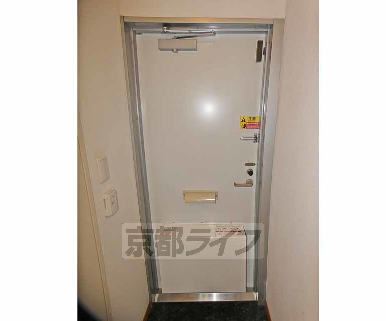 その他設備　重厚感あるドア