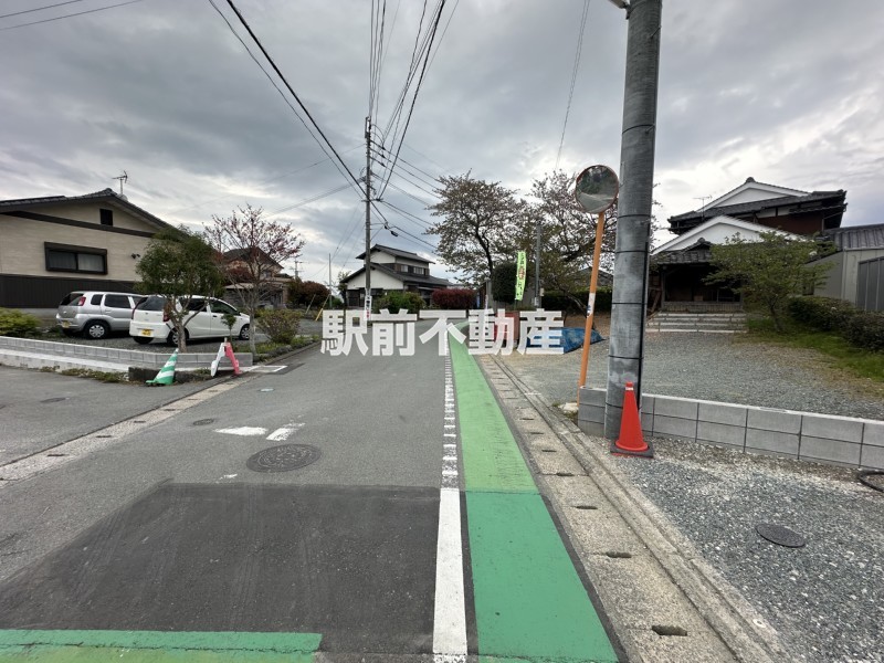 【アモリール西牟田の駐車場】