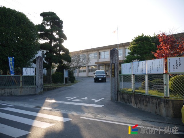 【アモリール西牟田の小学校】