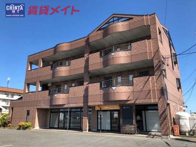 松阪市曽原町のマンションの建物外観