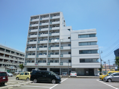 【土浦市港町のマンションの建物外観】