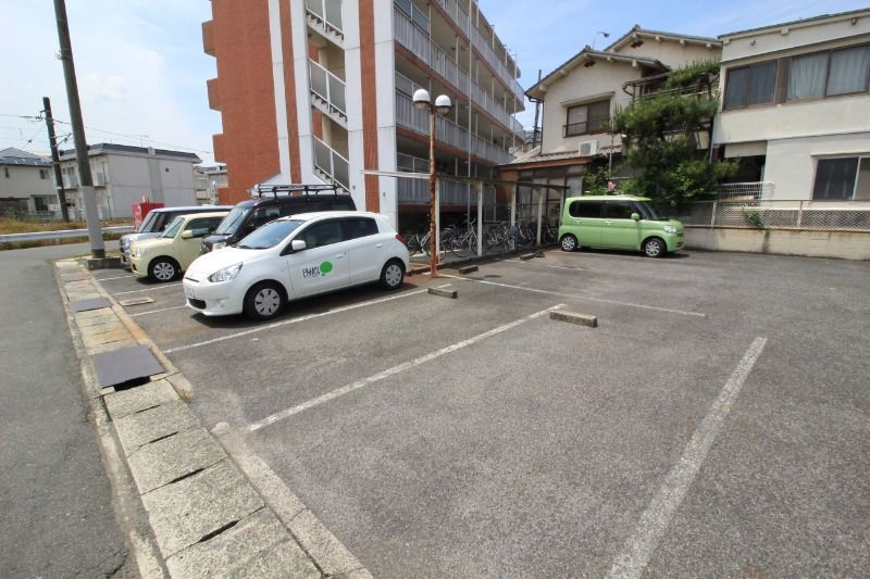 【福山市本庄町中のマンションの駐車場】