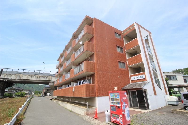 福山市本庄町中のマンションの建物外観