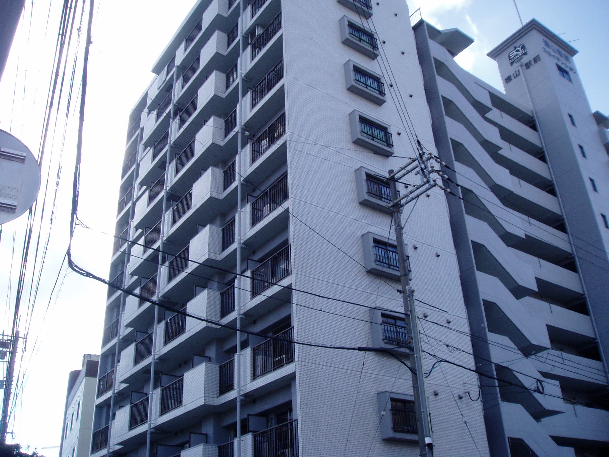 徳山駅前スカイマンションの建物外観