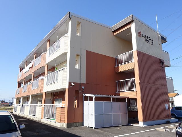 羽島郡笠松町無動寺のマンションの建物外観