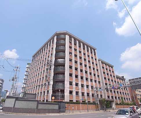 京都市山科区東野片下リ町のマンションの建物外観