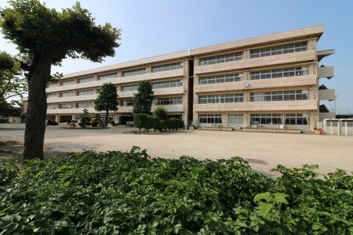 中学校　足利市立第三中学校（中学校）まで2141m