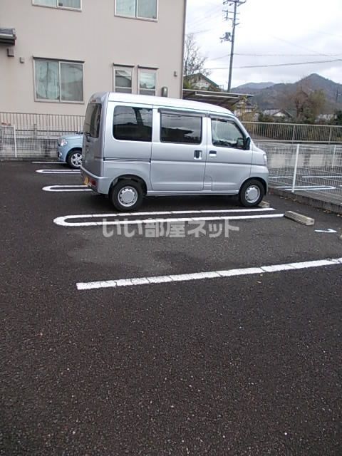 【ドリーム　ヒルＡの駐車場】