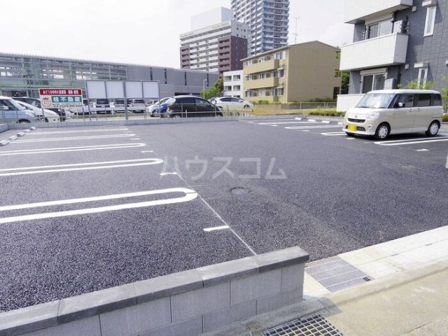 【つくば市みどりの中央のアパートの駐車場】