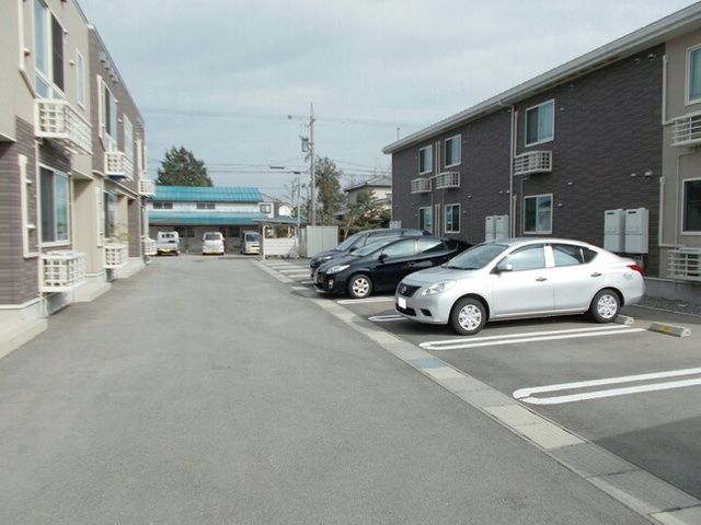 【加賀市七日市町のアパートの駐車場】